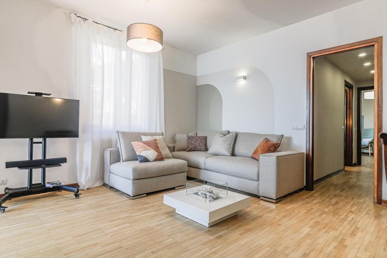 Stunning View Lakeside Apartment - Larihome A11 Gravedona Dış mekan fotoğraf